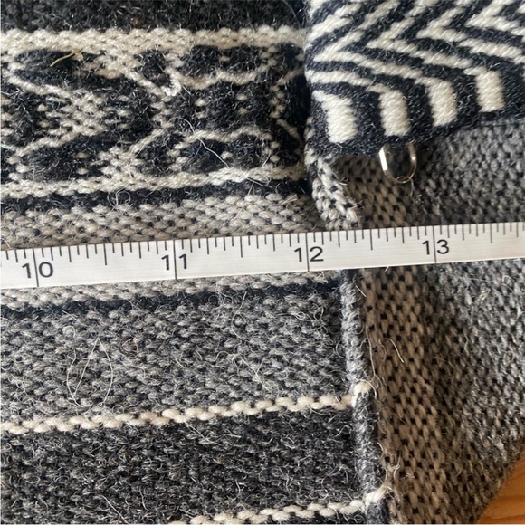 Peruvian Alpaca Artisan Padded Duffle in black and gray - Picture 11 of 12